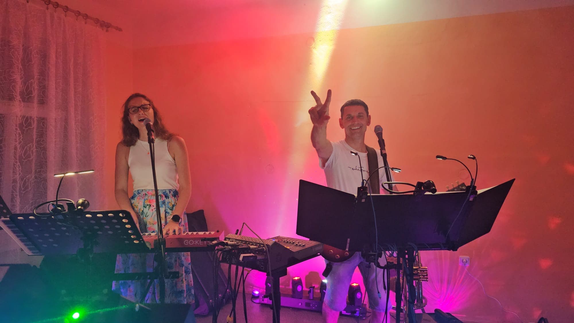 Kapela JARO Music živě na akci — fotografie 7