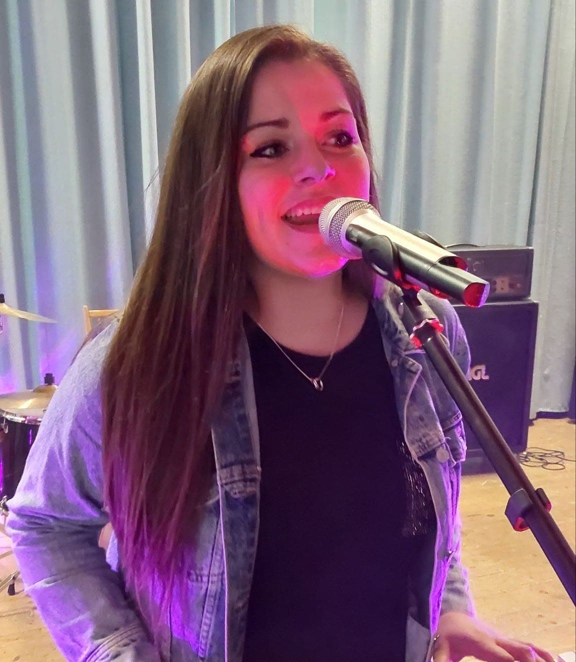 Kapela JARO Music živě na akci — fotografie 9